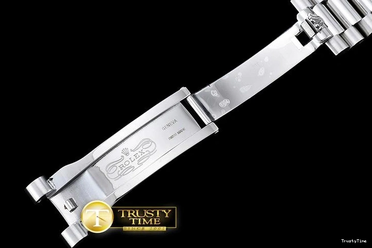 1022 RDD0206E – DayDate Attractive 673